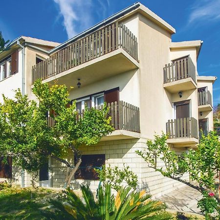 Lovely Apartment In Podstrana With Kitchen エクステリア 写真