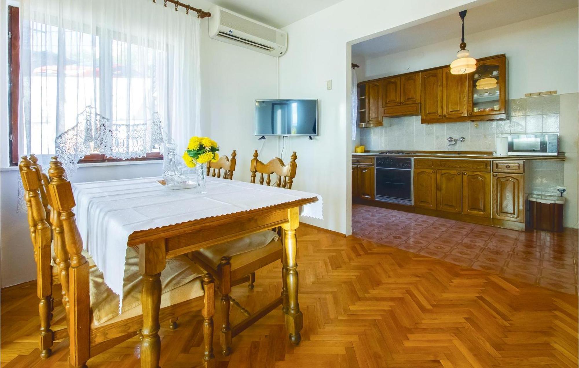Lovely Apartment In Podstrana With Kitchen エクステリア 写真