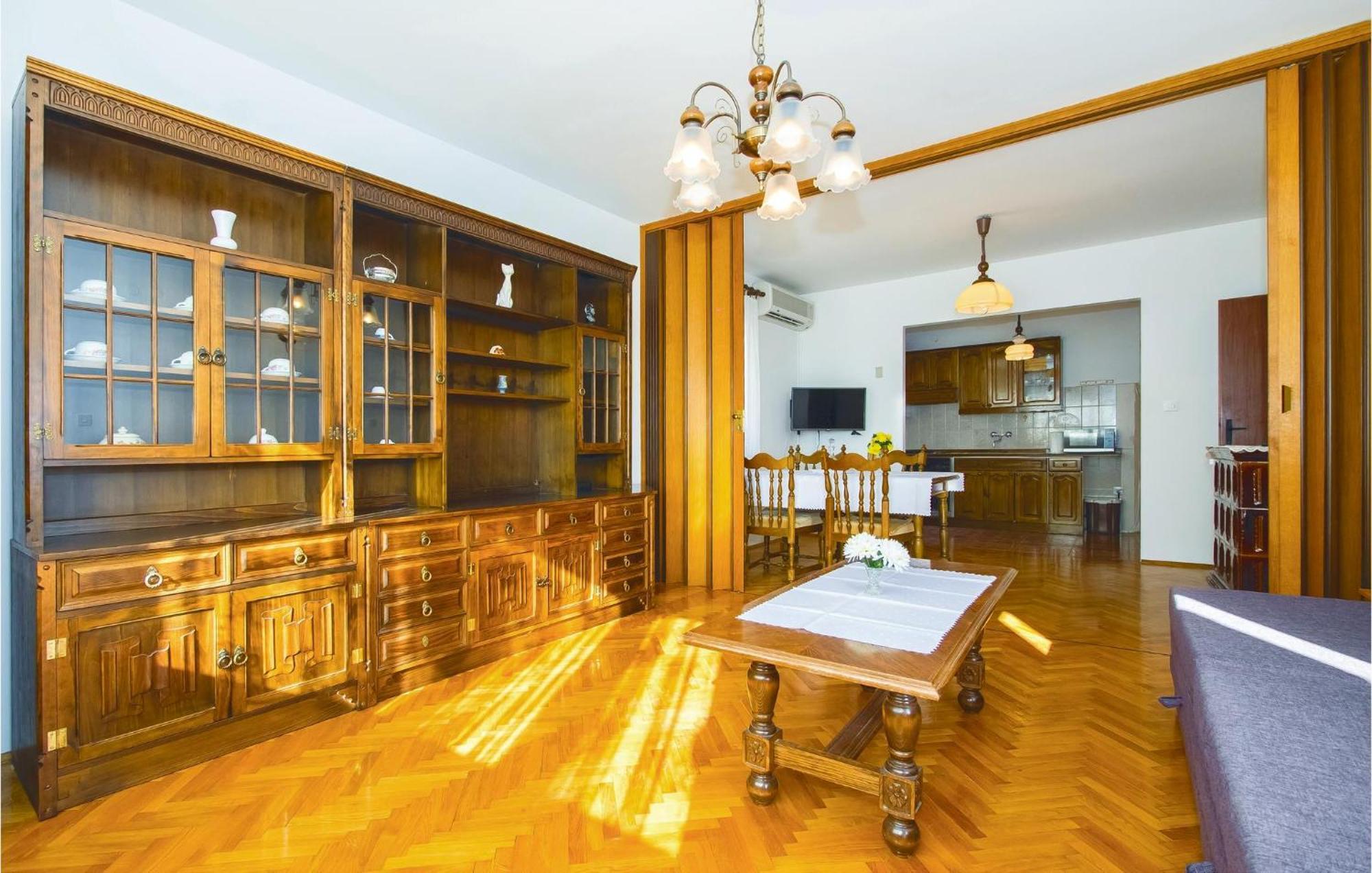 Lovely Apartment In Podstrana With Kitchen エクステリア 写真