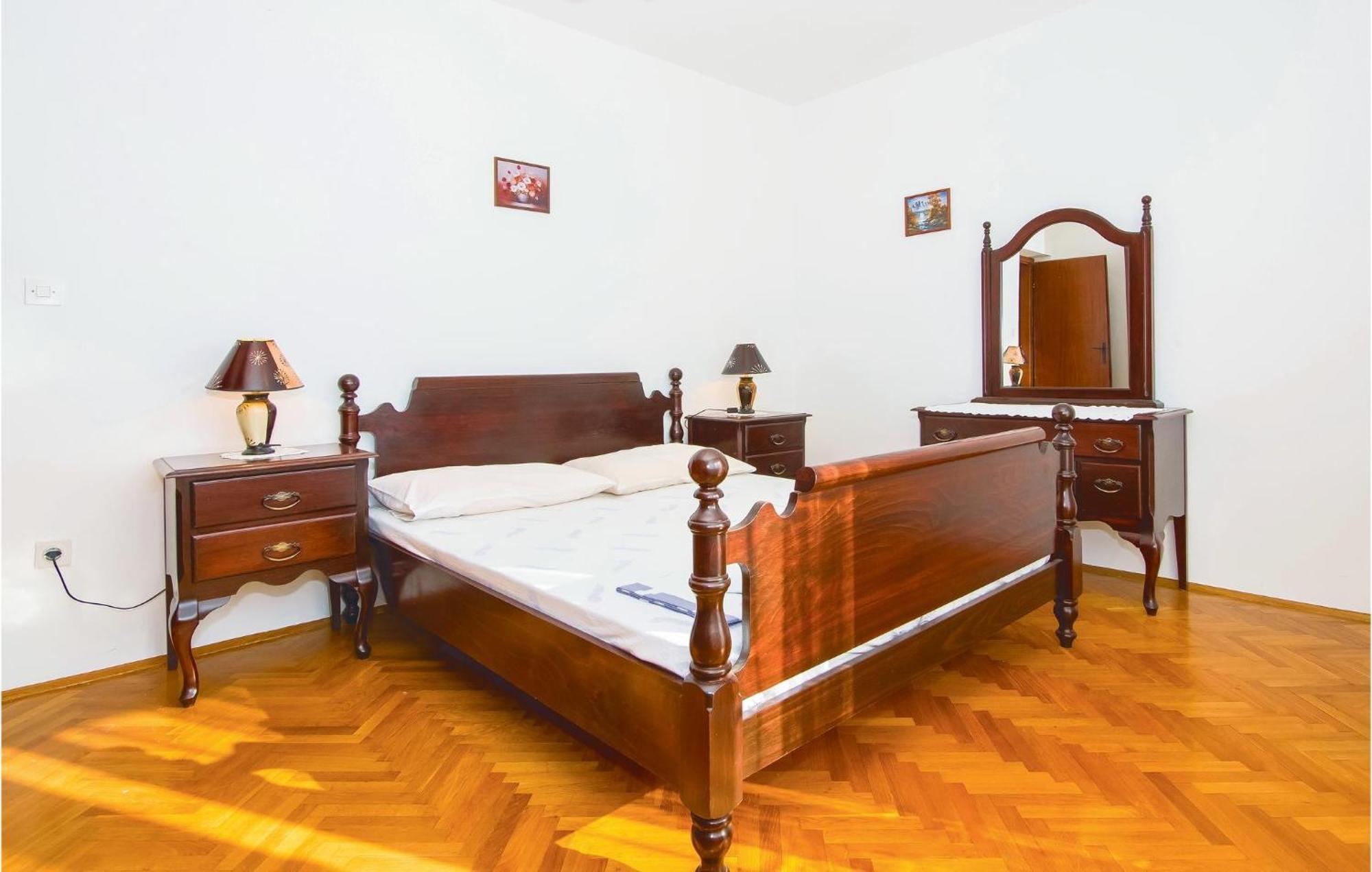 Lovely Apartment In Podstrana With Kitchen エクステリア 写真