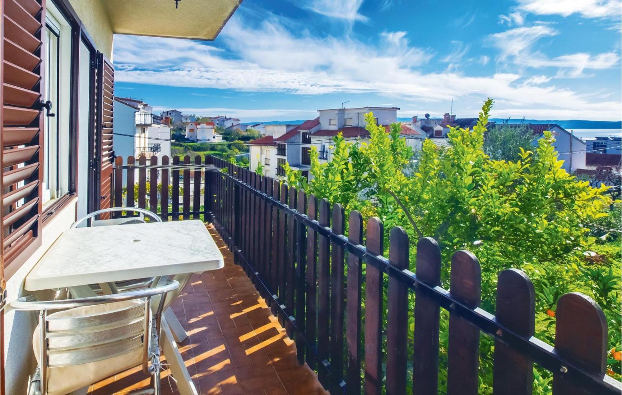 Lovely Apartment In Podstrana With Kitchen エクステリア 写真
